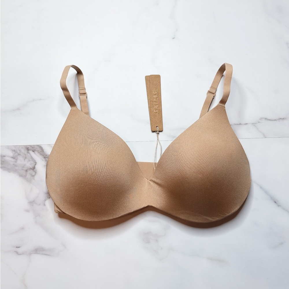 NWT Skims Wireless Form Push Up Plunge Bra